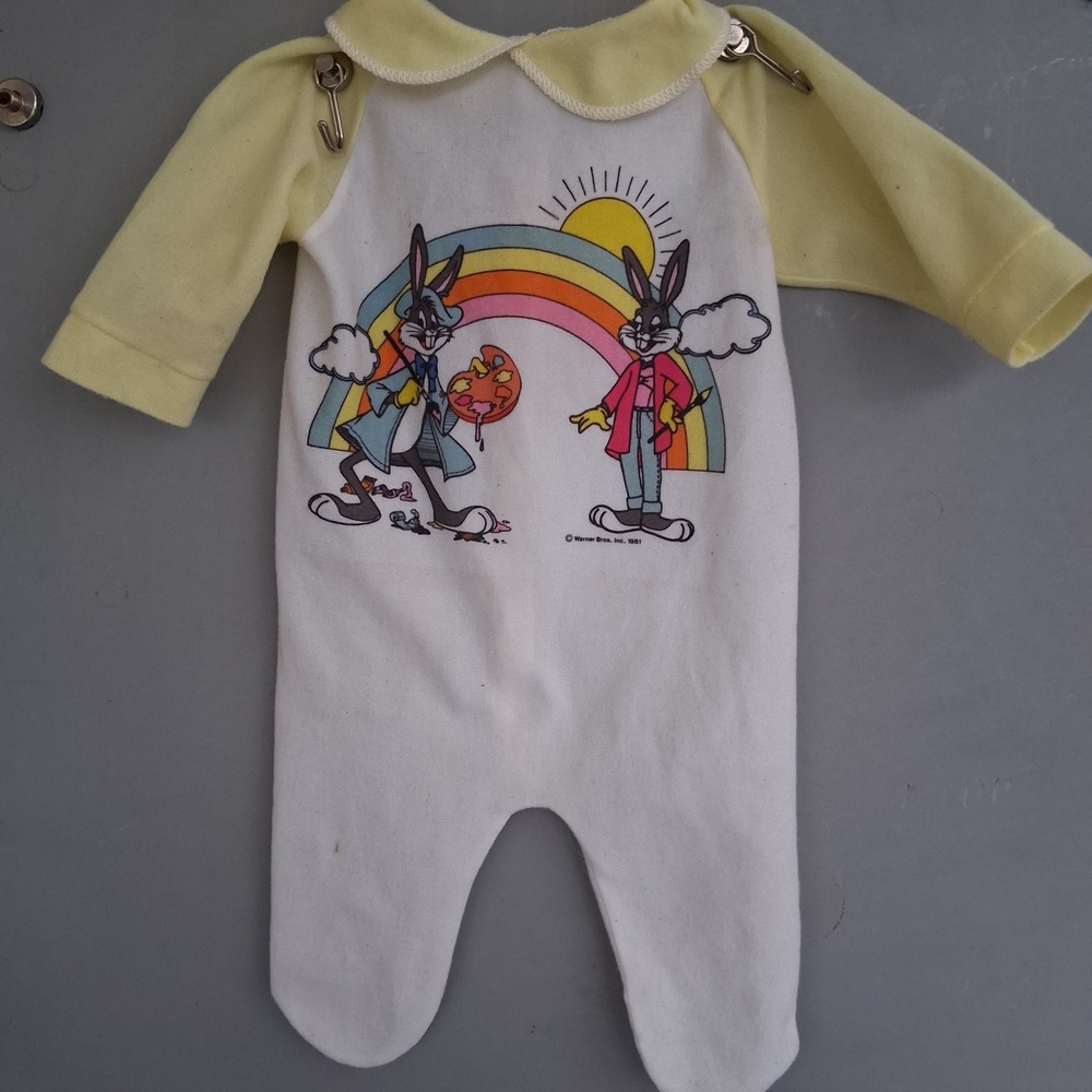 Vintage 1981 Warner Bros Bugs Bunny Rainbow Footed Sleeper Yellow White Size M